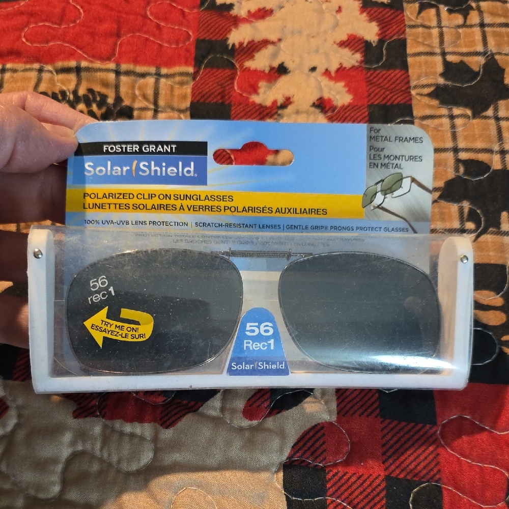 Foster Grant Solar Shield Black Clip-On Sunglasses 56 Rec 1